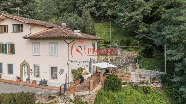 casa indipendente in vendita a Pescia