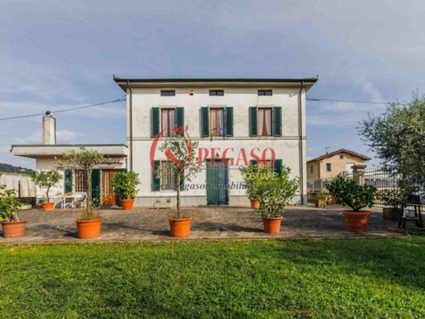 casa indipendente in vendita a Pescia in zona Pescia Morta