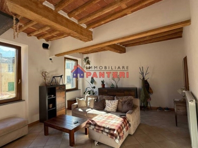 casa indipendente in vendita a Pescia