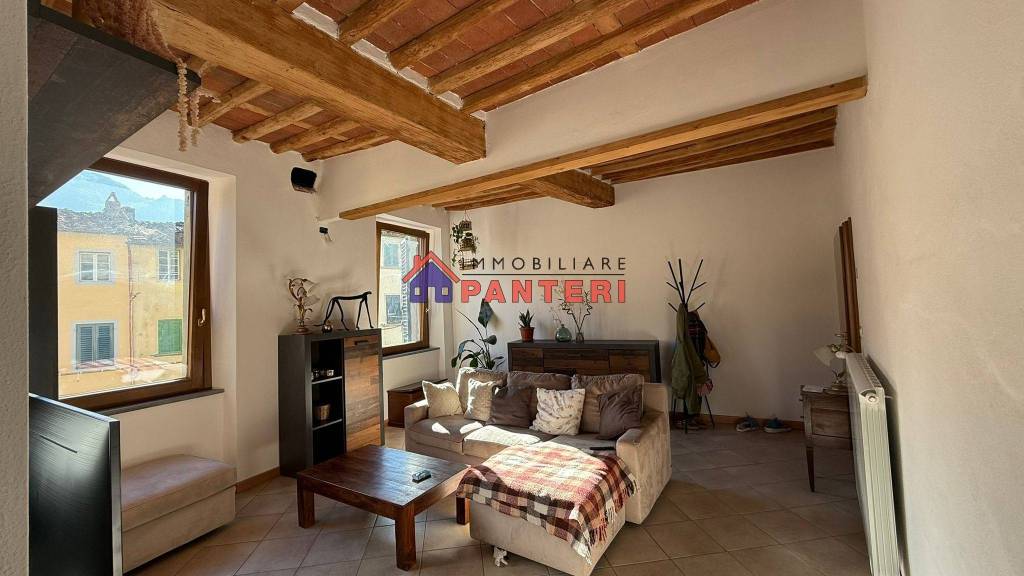 casa indipendente in vendita a Pescia
