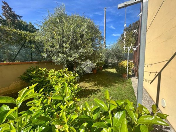 appartamento in vendita a Pescia in zona Pescia Morta