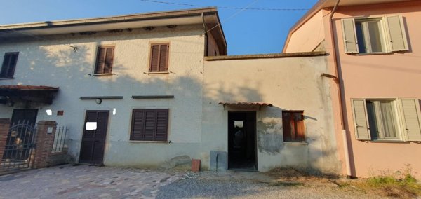 casa indipendente in vendita a Pescia in zona Castellare