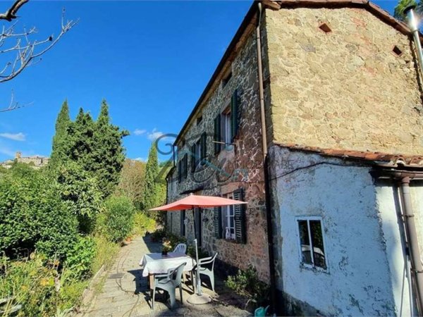 casa indipendente in vendita a Pescia in zona Pietrabuona