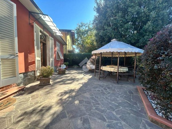 casa indipendente in vendita a Pescia in zona Veneri