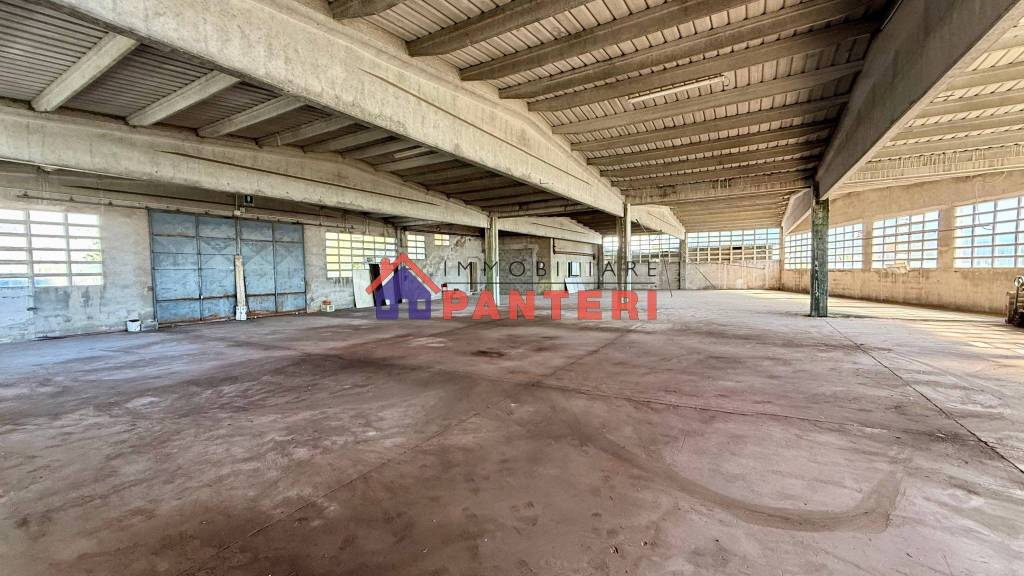 locale di sgombero in vendita a Pescia