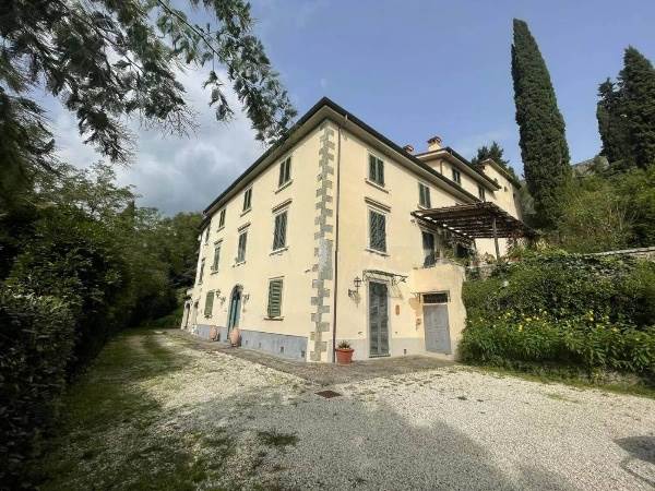 villa in vendita a Pescia in zona Collodi