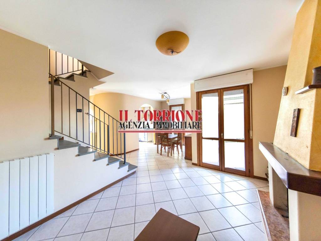 casa indipendente in vendita a Pescia