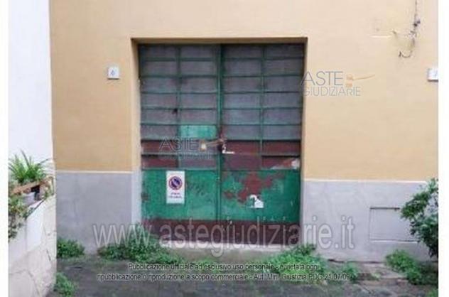 locale commerciale in vendita a Pescia