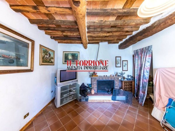 casa indipendente in vendita a Pescia