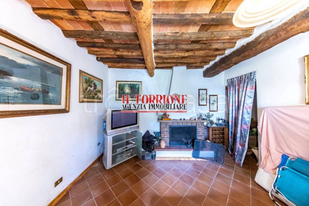 casa indipendente in vendita a Pescia