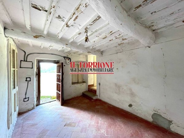 appartamento in vendita a Pescia in zona Pietrabuona