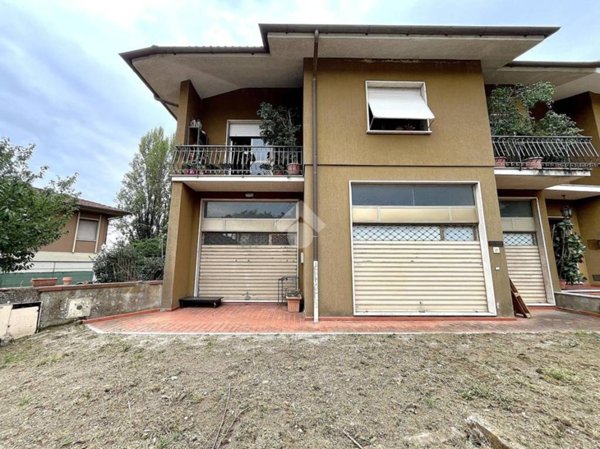 casa indipendente in vendita a Pescia