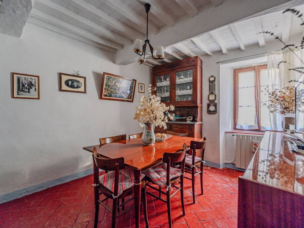 appartamento in vendita a Pescia in zona Stiappa