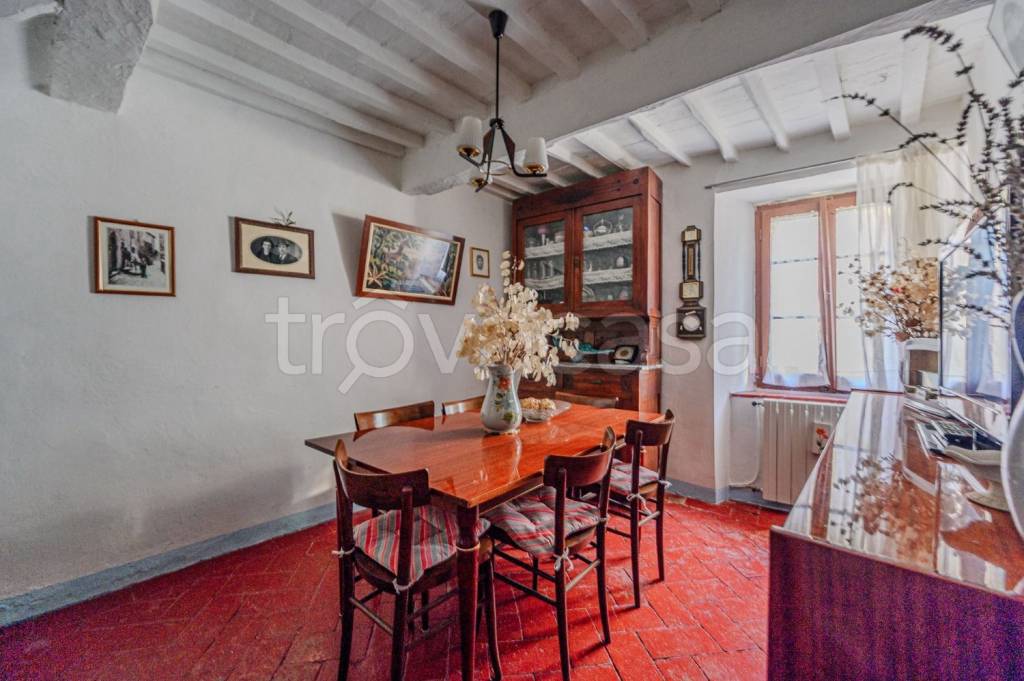 appartamento in vendita a Pescia in zona Stiappa