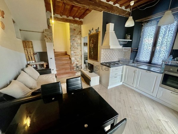 casa indipendente in vendita a Pescia