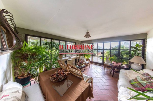 casa indipendente in vendita a Pescia