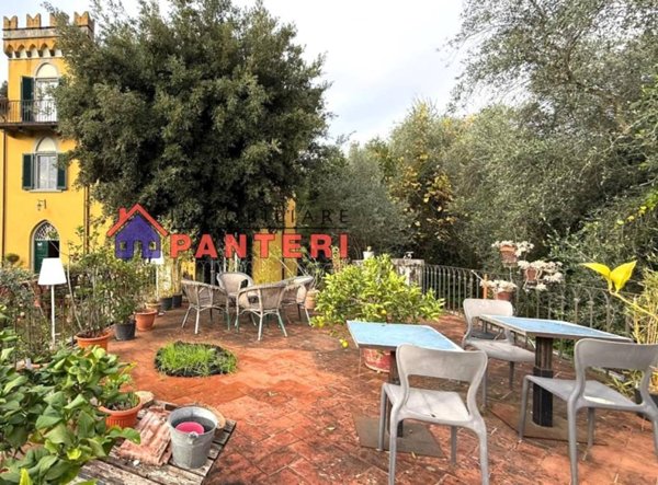 casa indipendente in vendita a Pescia