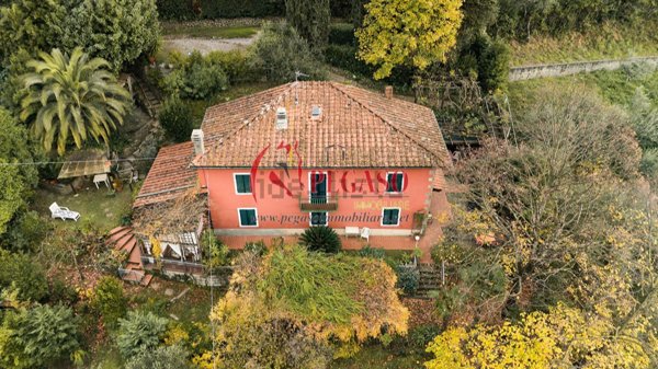 casa indipendente in vendita a Pescia