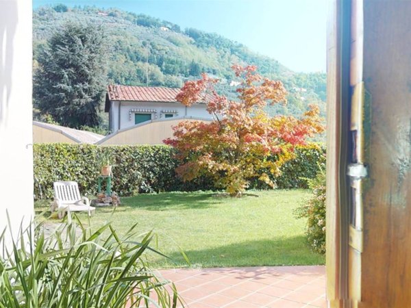casa indipendente in vendita a Pescia