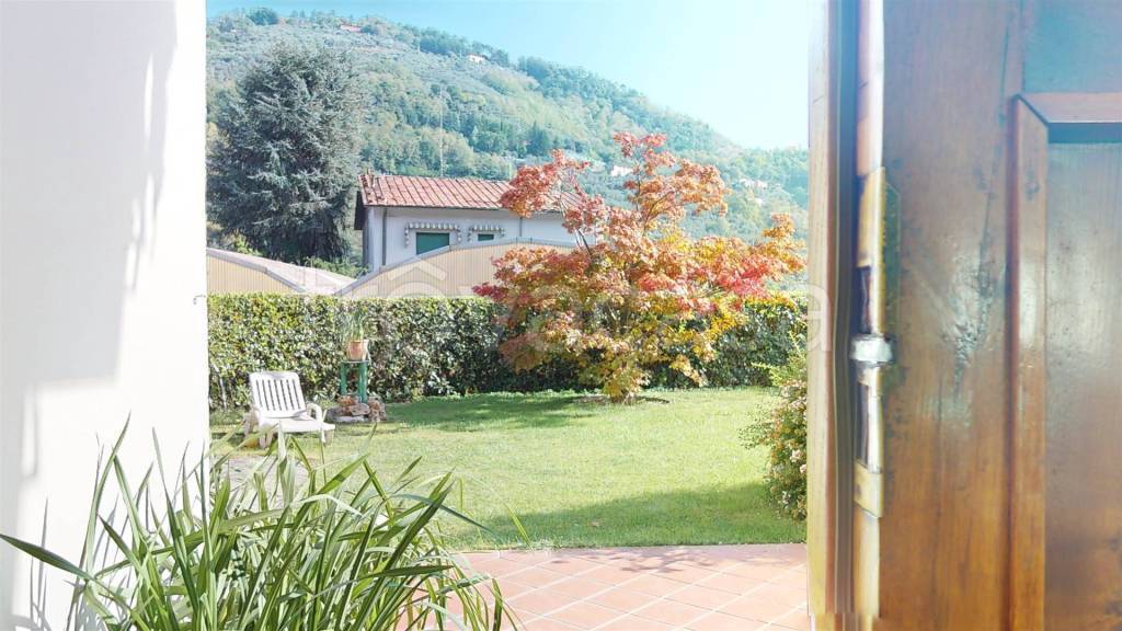 casa indipendente in vendita a Pescia