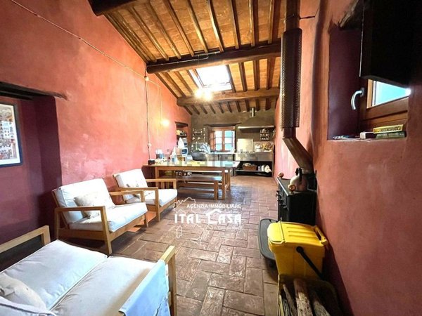 casa indipendente in vendita a Pescia in zona Medicina