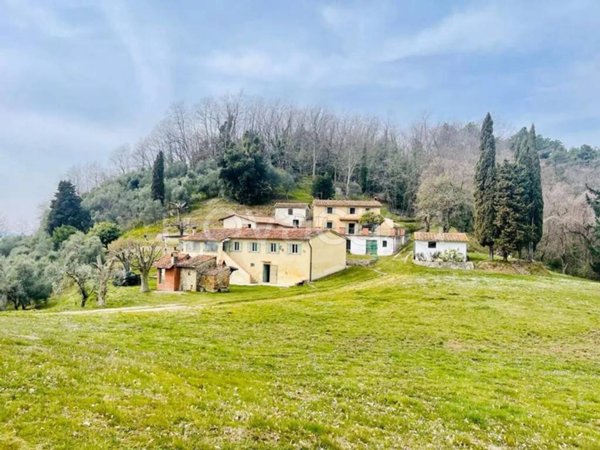casa indipendente in vendita a Pescia