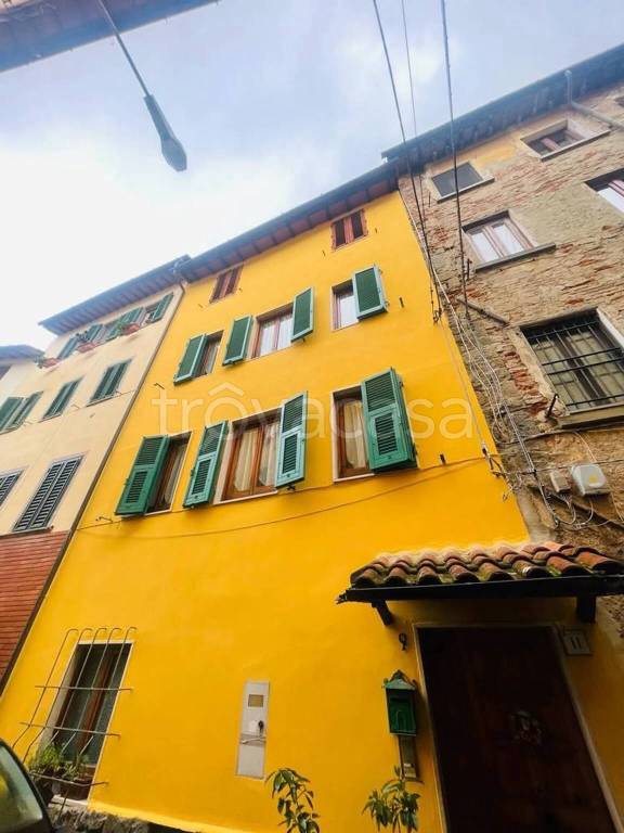 casa indipendente in vendita a Pescia