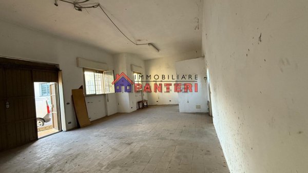 locale di sgombero in vendita a Pescia