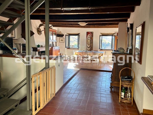 casa indipendente in vendita a Pescia in zona Pontito