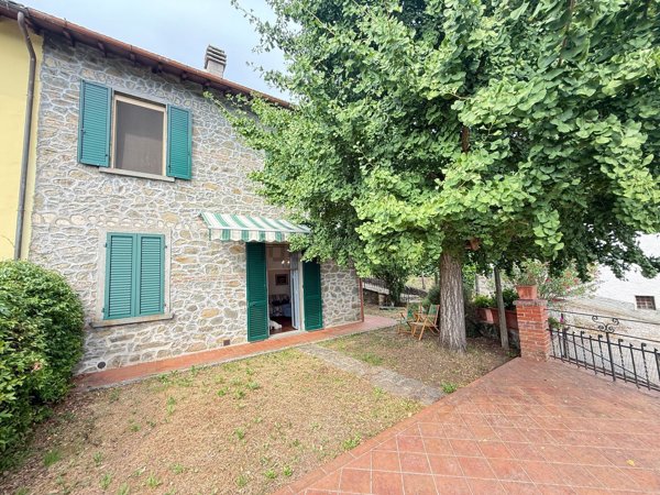 casa indipendente in vendita a Pescia
