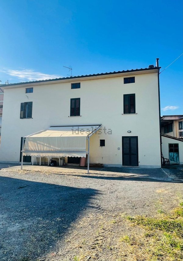 casa indipendente in vendita a Pescia