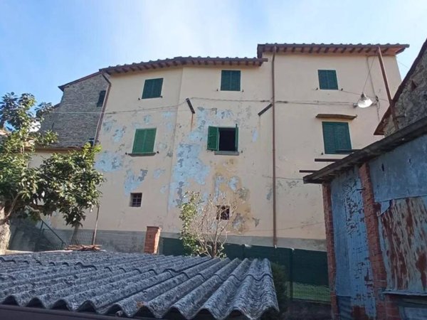 casa indipendente in vendita a Pescia