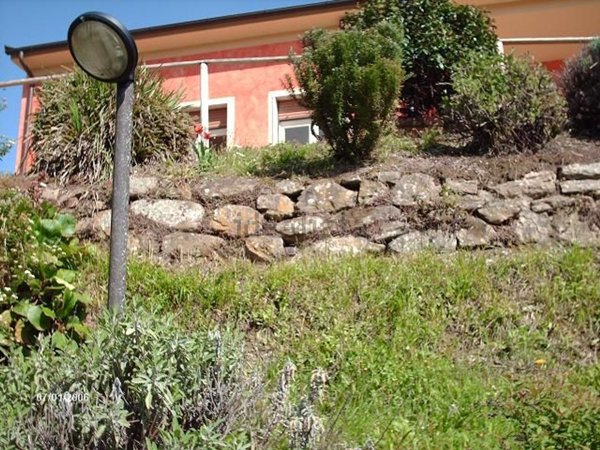 casa indipendente in vendita a Pescia