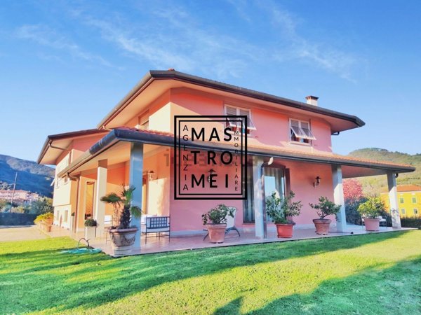 casa indipendente in vendita a Pescia in zona Collodi