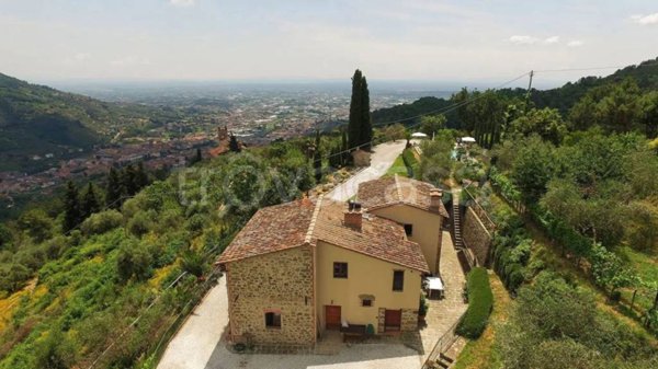 casa indipendente in vendita a Pescia