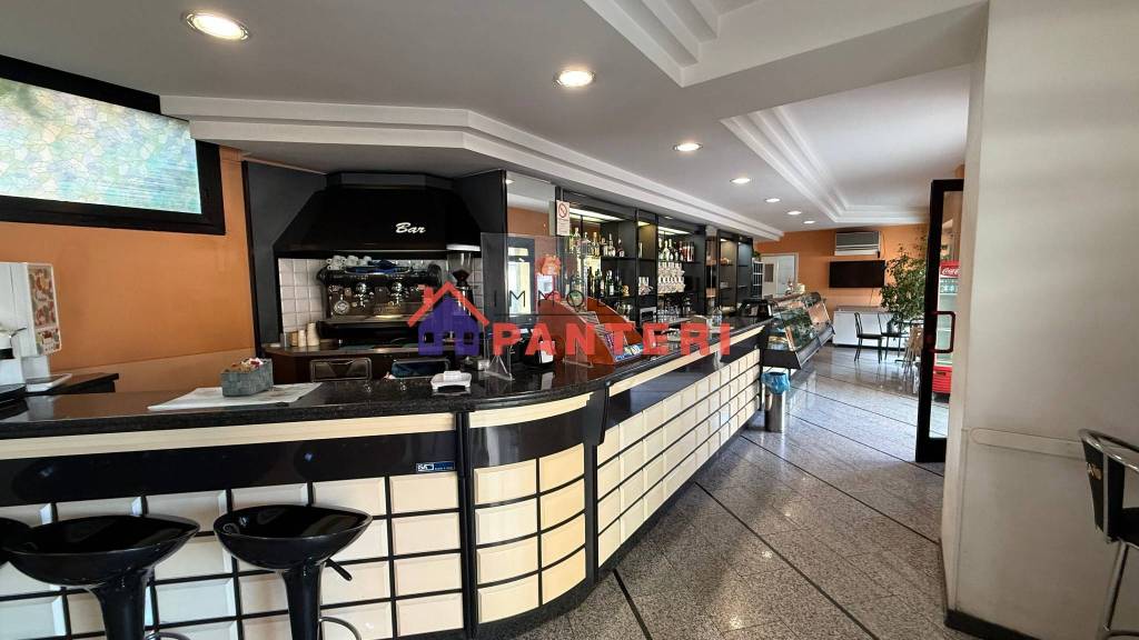 negozio in vendita a Pescia