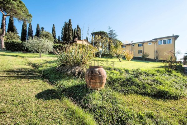 casa indipendente in vendita a Pescia