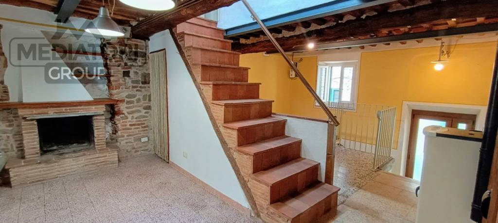 casa indipendente in vendita a Pescia in zona Collodi