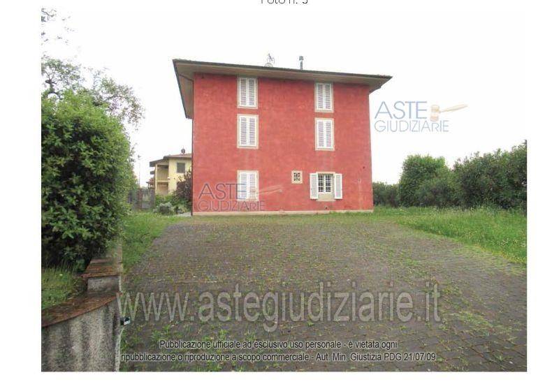 terreno edificabile in vendita a Pescia in zona Veneri
