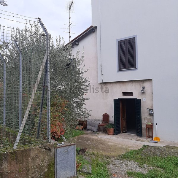 casa indipendente in vendita a Pescia
