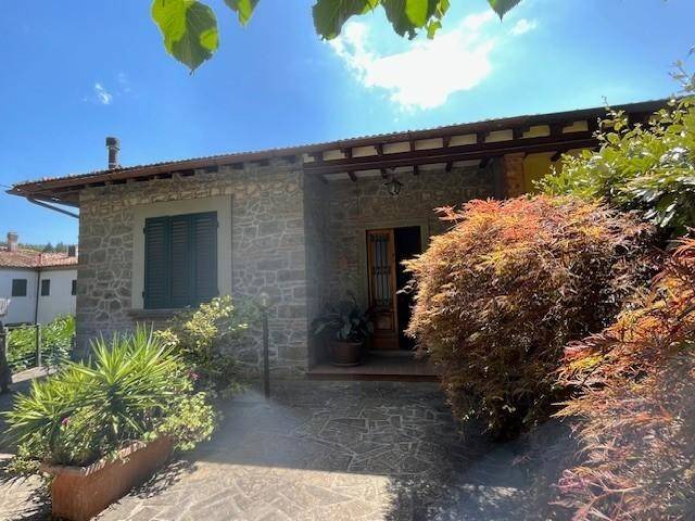 casa indipendente in vendita a Pescia in zona Vellano