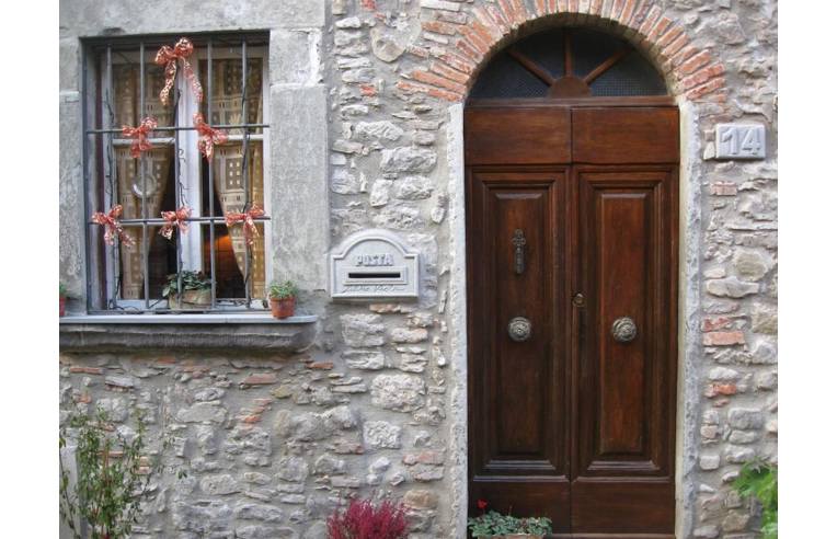 casa indipendente in vendita a Pescia in zona Castelvecchio