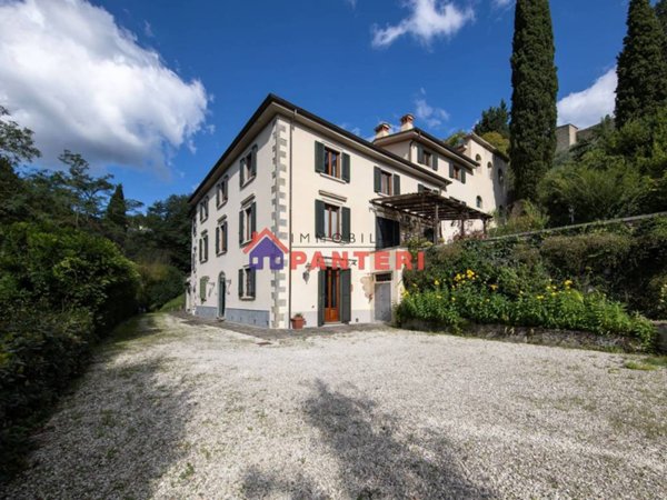 villa in vendita a Pescia