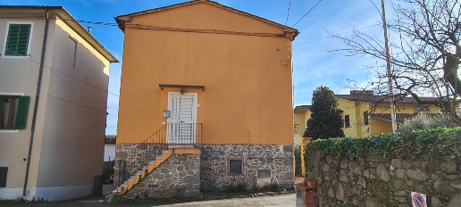 casa indipendente in vendita a Pescia