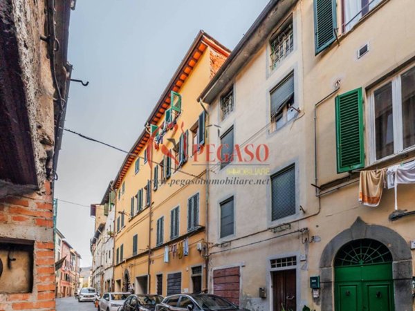 casa indipendente in vendita a Pescia