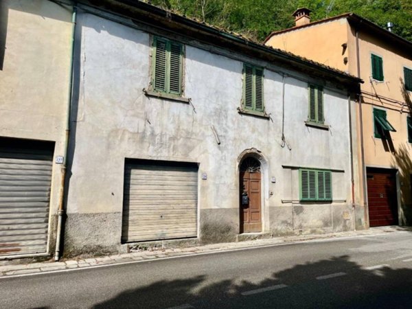 casa indipendente in vendita a Pescia in zona Pietrabuona