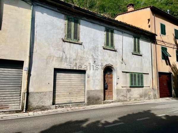 casa indipendente in vendita a Pescia in zona Pietrabuona