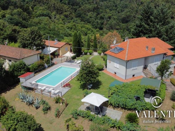 casa indipendente in vendita a Pescia in zona Medicina