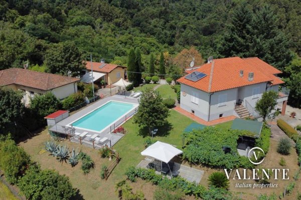 casa indipendente in vendita a Pescia in zona Medicina