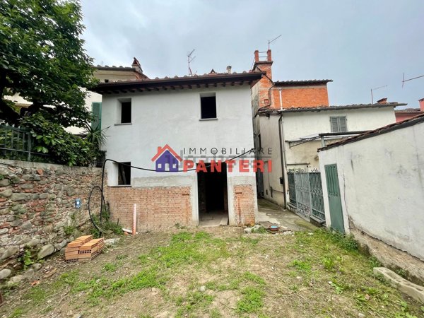 casa indipendente in vendita a Pescia